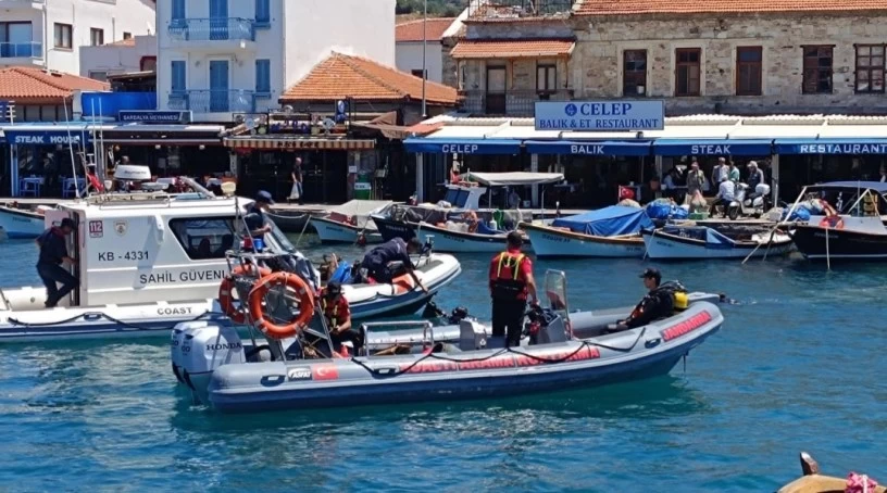 Foça’da, geniş katılımlı deniz dibi temizliği yapıldı