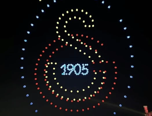 Galatasaray’dan Fenerbahçe’ye Gökyüzünde Mesaj: 5. Yıldız Kutlamasında Drone Şov!