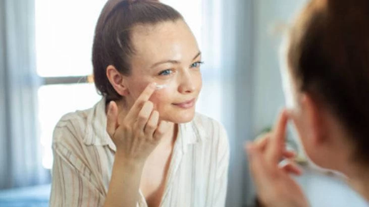 53 yaşındaki emekli modelin gençlik formülü!