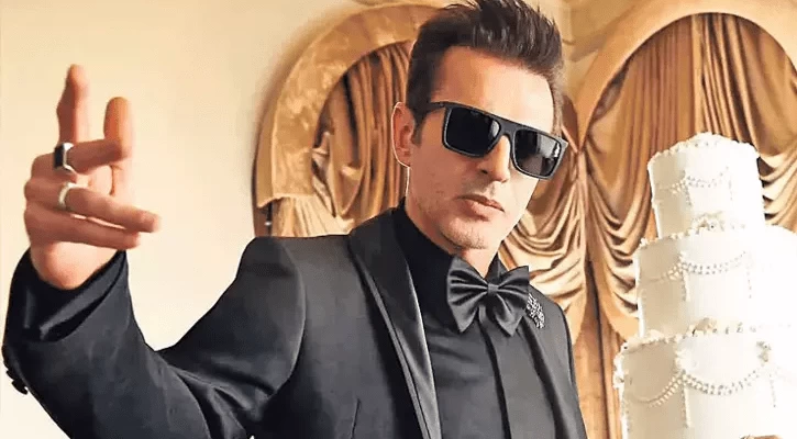 Erkek giyim markası, “Güzel bir gün smokin için” mottosuyla  Türk rock müziğinin ikonik ismi Teoman’ı tanıtım yüzü olarak seçti.