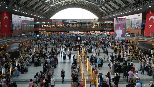 Sabiha Gökçen Havalimanı, bayram tatilinde rekor yolcu sayısına ulaşmaya çalışıyor