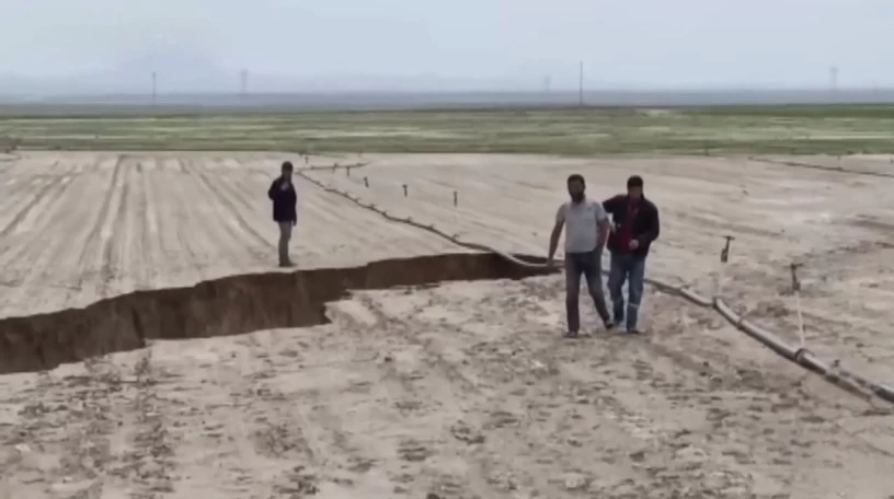 Konya’da obrukların yanı sıra, yüzey yarıkları görülmeye başladı