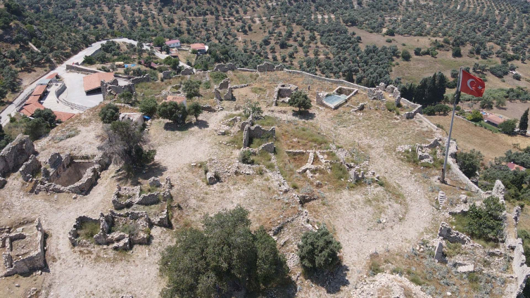 Beçin Antik Kenti'ndeki kazılarda ok uçları bulundu