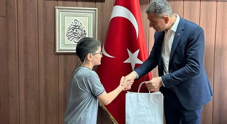 Türkiye Birincisi: Bursluluk Sınavında 500 Tam Puanla Zirveye Çıktı!