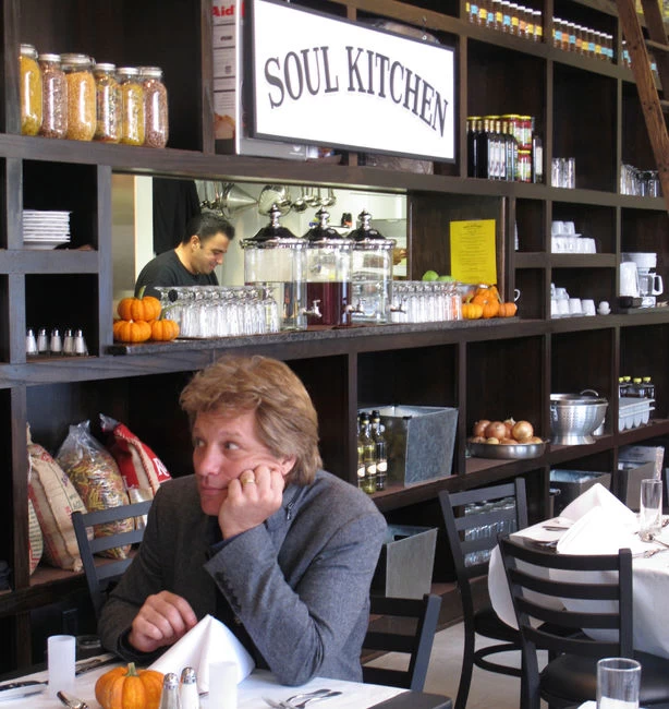 Jon Bon Jovi’den Dayanışma Modeli: Restoranda Zorunlu Hesap Yok