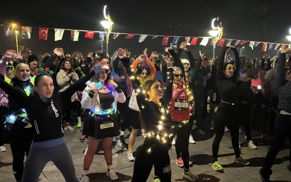 İzmir’de “En Uzun Gece” Koşusu Coşkuyla Gerçekleşti
