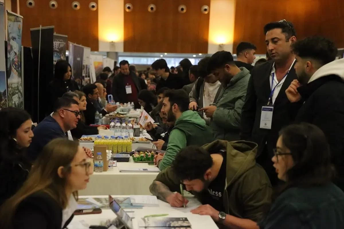 MSKÜ’de 20. Turizmde Okul-Sektör Buluşması: 100’den Fazla Firma Öğrencilerle Buluştu