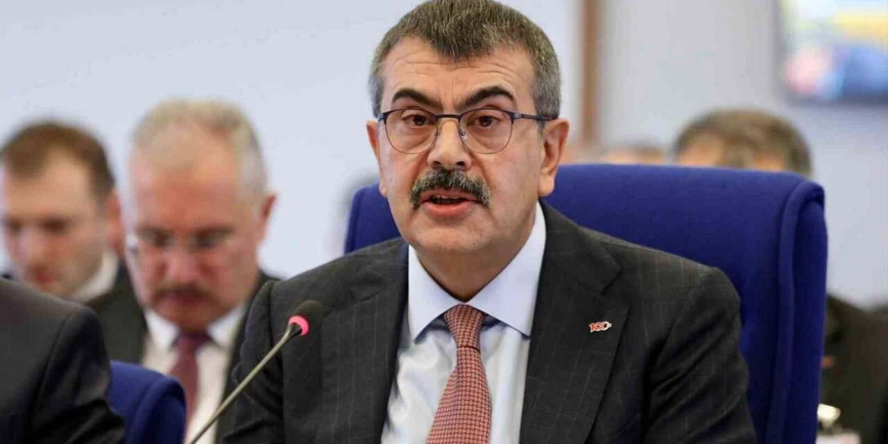 Okullarda "Milli Şuur" Seferberliği! Bakan Tekin Duyurdu: Nisan Ayı Boyunca Tüm Öğretmenler Bu Etkinliklerde Görev Alacak, İşte Yeni Görev Tanımı