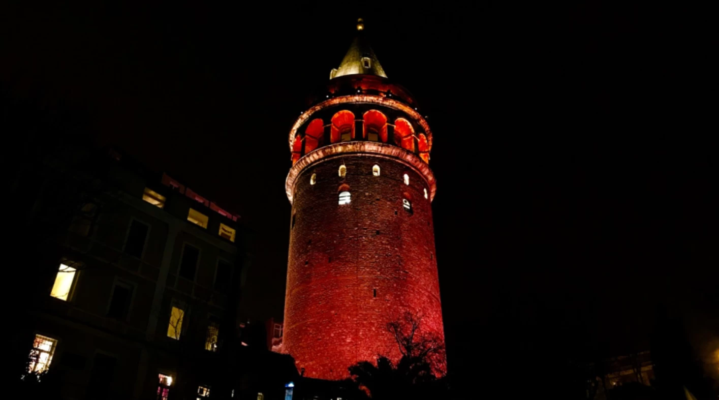 Galata Kulesi Multipl Miyelom Farkındalığı İçin Kırmızıya Bürünüyor