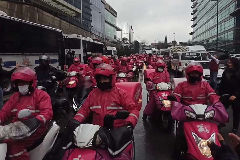 Kaportamız Bedenimiz! Motosikletli Kuryelerden Trafikte İnsanlık Çağrısı: "Fark Ettiğiniz Her Motosiklet, Kurtarılmış Bir Hayattır"