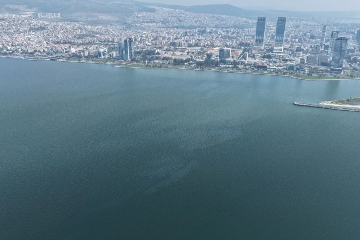 Körfez Nefes Alamıyor! İzmir’de Kirlilik Arttı: Dış Kaynaklı Atıklar Denizi İstila Etti, Kim Dur Diyecek?