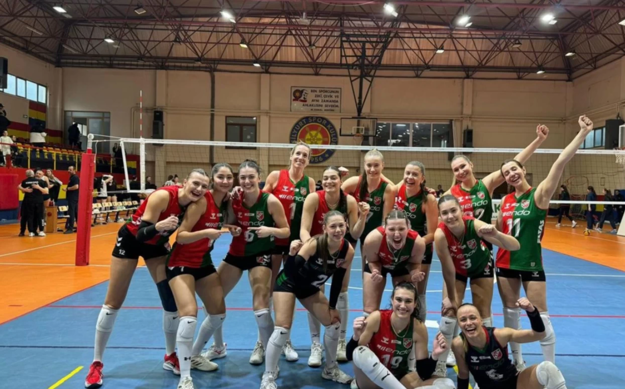 Karşıyaka Voleybolda Yarı Final Kürsüsünde