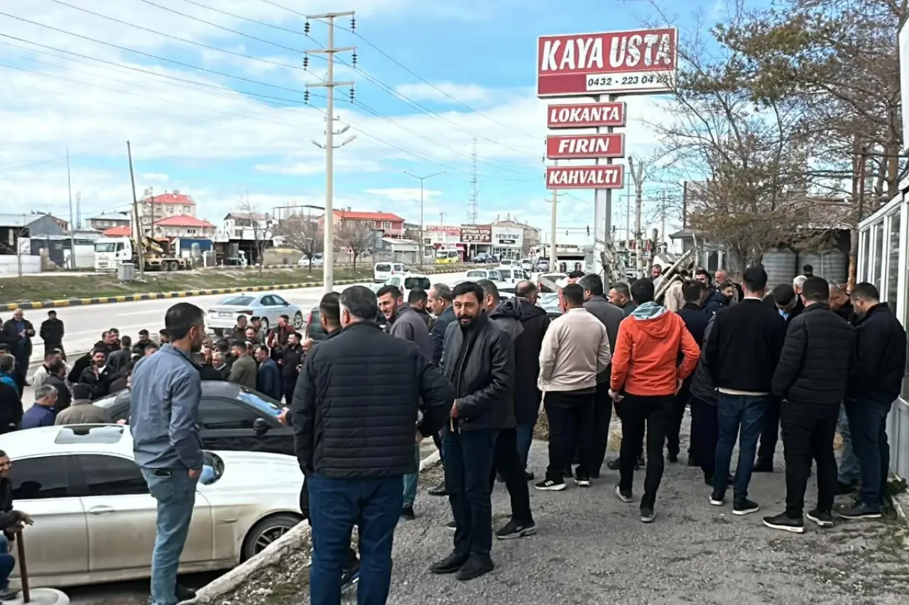 Kamyoncular iş bırakma eylemine başladı