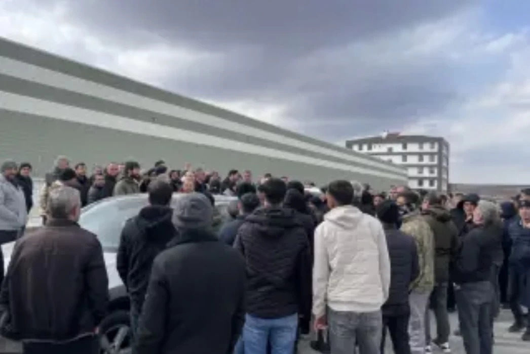 Sektörün Yükünü Çeken İşçiler "Geçinemiyoruz" Dedi: Gaziantep’te Sırma Halı İşçilerinden Büyük Yürüyüş Kararı!