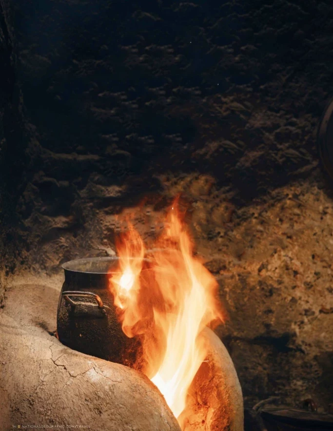 Atlas Dağları’nda Bir Gastronomi Serüveni: Toprak Kaptan Gelen Mucize "Tagine"