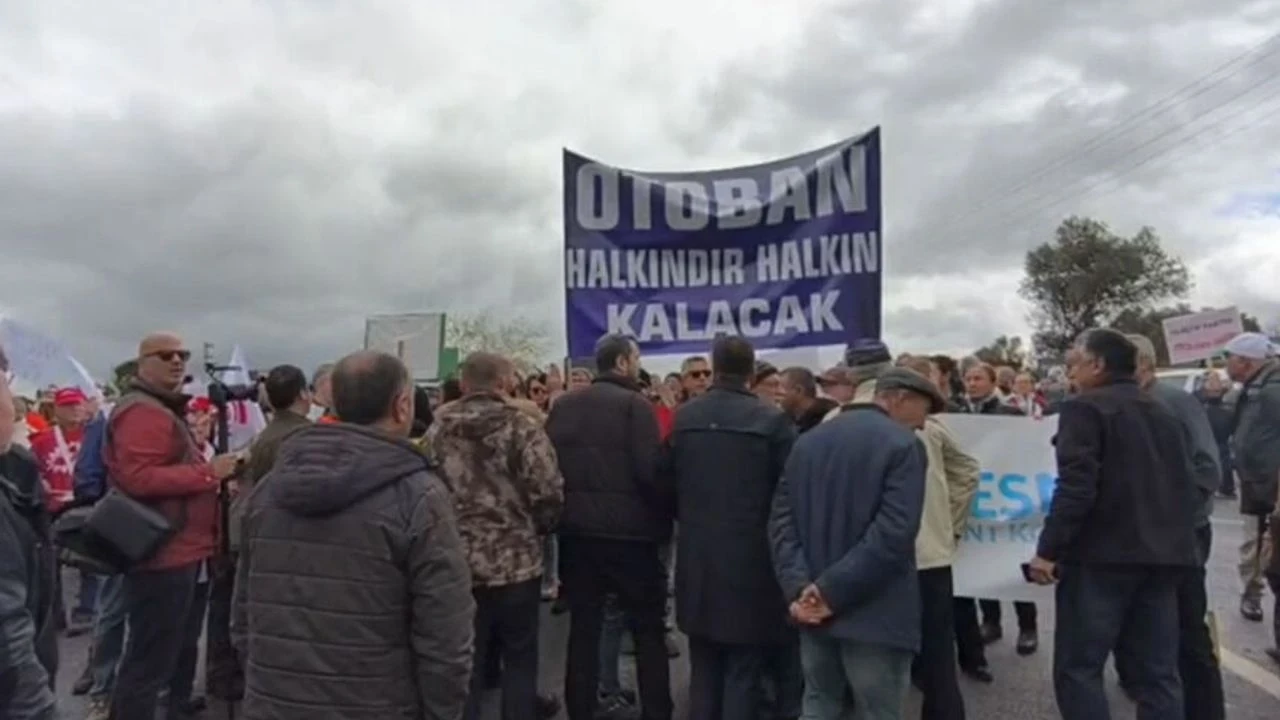 İzmir’de otoyol özelleştirmesine tepki: Yol trafiğe kapatıldı