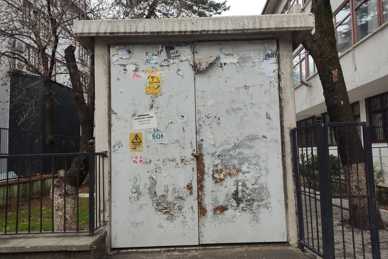 Şanlıurfa’da Elektrik Trafosu Patladı: Alev Topuna Dönene 4 Araçta Büyük Hasar Oluştu