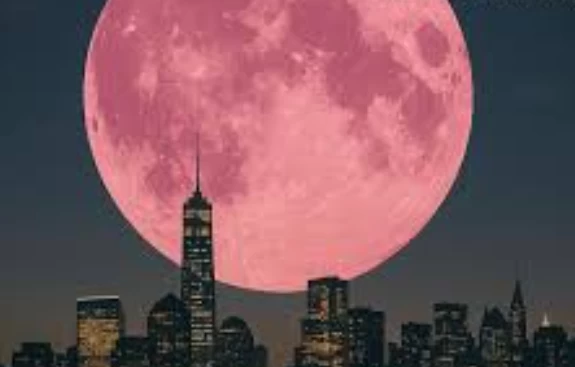 Nisan Dolunayı Gökyüzünde: Yeni Başlangıçların Simgesi