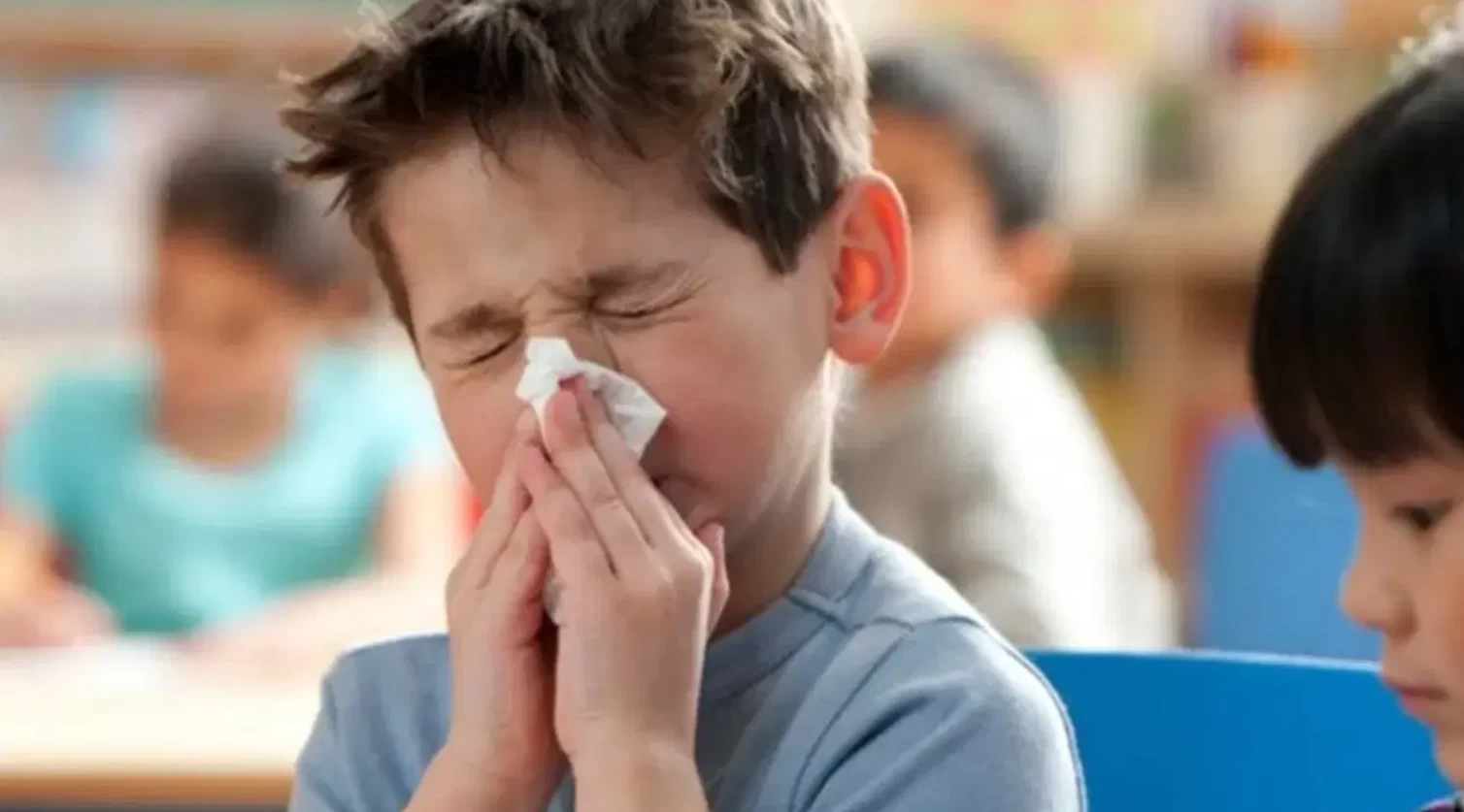 Çocukların burnundan koyu akıntı geliyorsa dikkat!