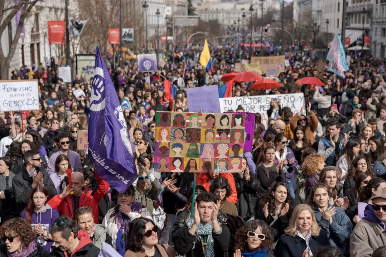 Kadınlar Dünya Genelinde Sokakta: “Savaş Kadınlara Özgürlük Getirmez”