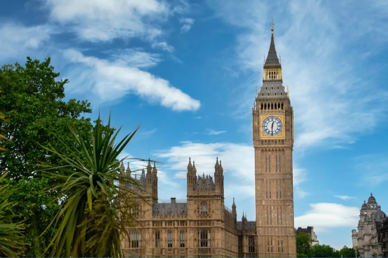 Kıtada Saatler İleri Alındı! Avrupa’da Yaz Saati Uygulaması Başladı: Türkiye ile Aradaki Zaman Farkı Değişti, İşte Yeni Saat Dilimleri