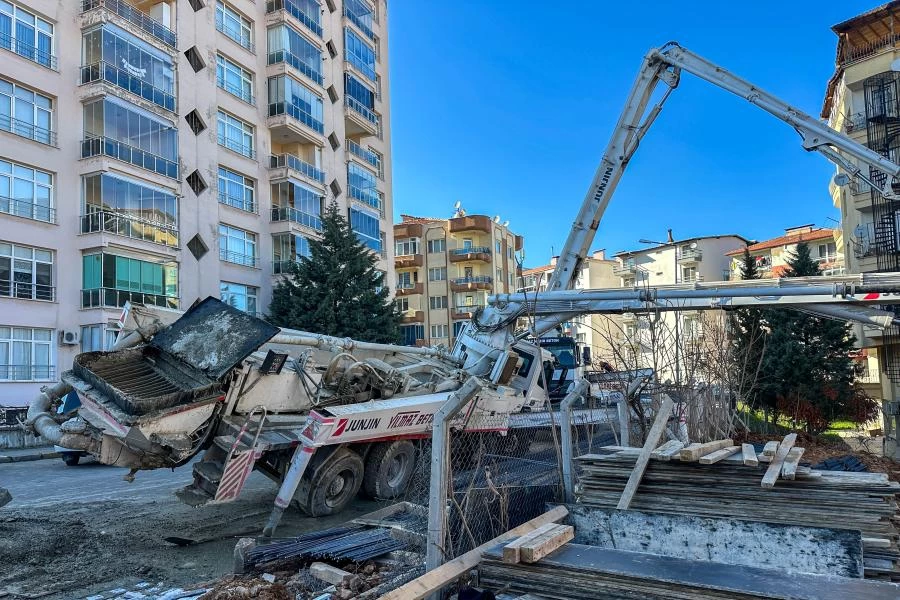 Uşak’ta beton pompasının altında kalan işçi hayatını kaybetti