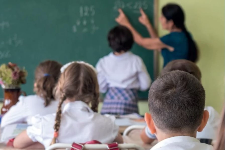 "Protokole Aykırı" Sayıldı! Uşak’ta Okul Müdürünün Mesajına Tepki Vermeyen Öğretmenlere Resmi Uyarı