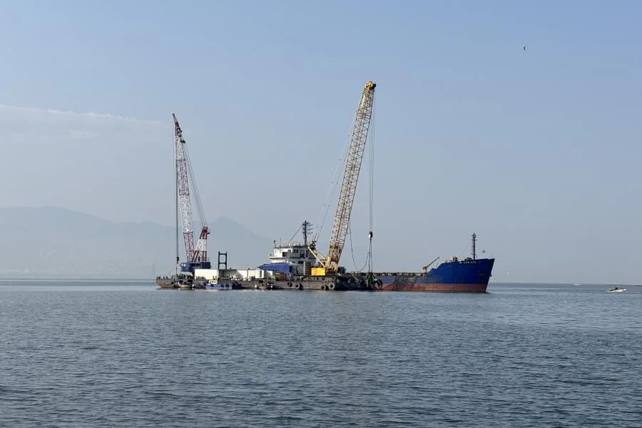 Foça’da Ekolojik Tehlike: Körfez Çamuru Meclis’e Taşındı!