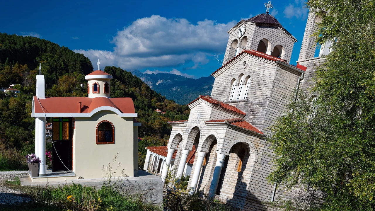 Pisa Kulesi’ni Gölgede Bırakan Eğik Kilise