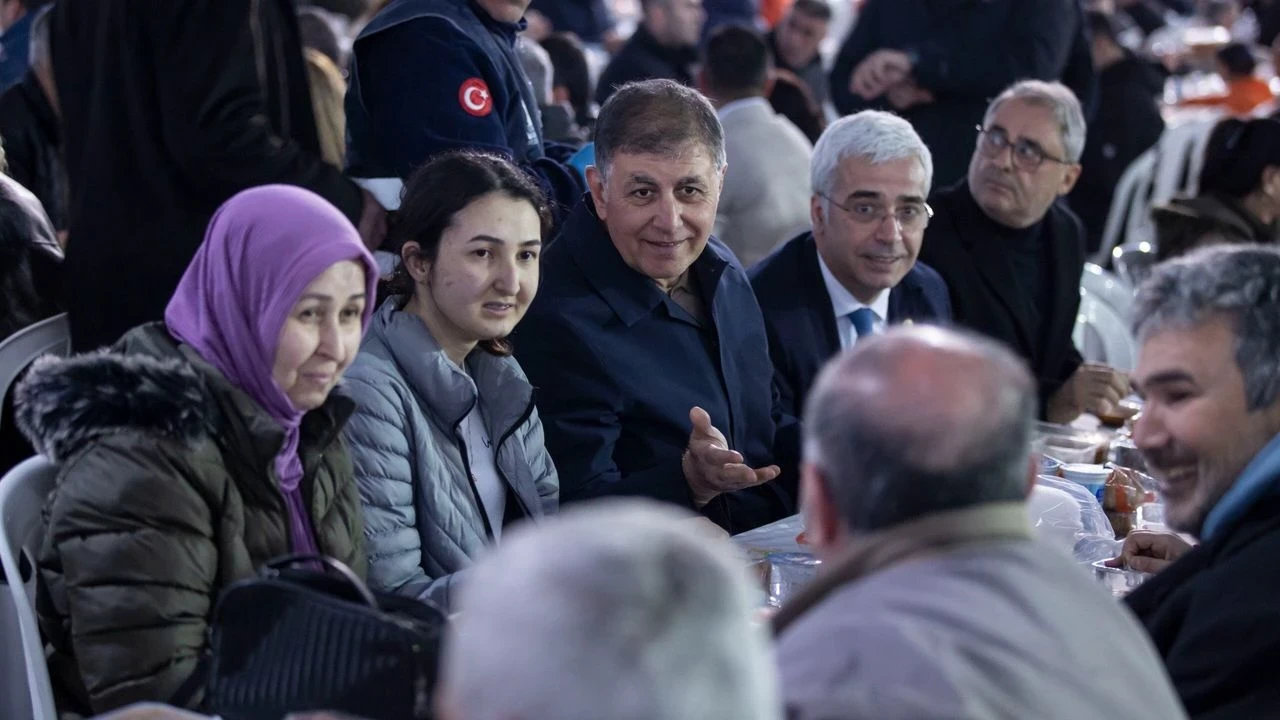 İzmir Büyükşehir’den Menemen’de İftar Buluşması