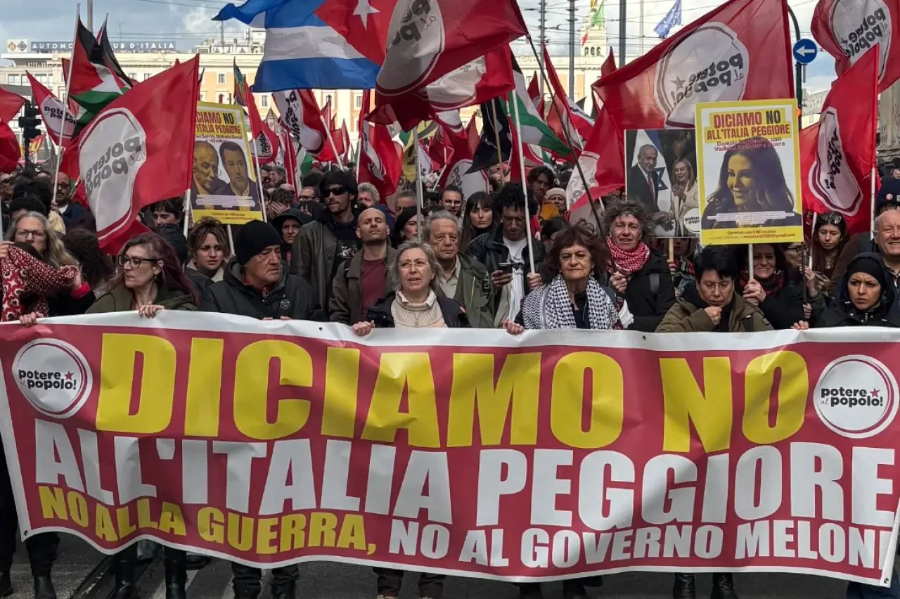 İtalya’da binlerce kişi savaş karşıtı yürüyüş düzenledi