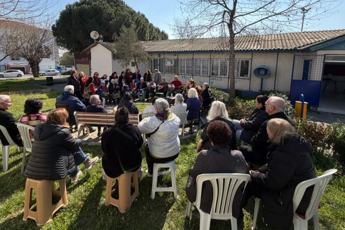 İzmir’de Kadınlar Savaşa Karşı Barışı Haykırdı: “Mücadeleye Devam”