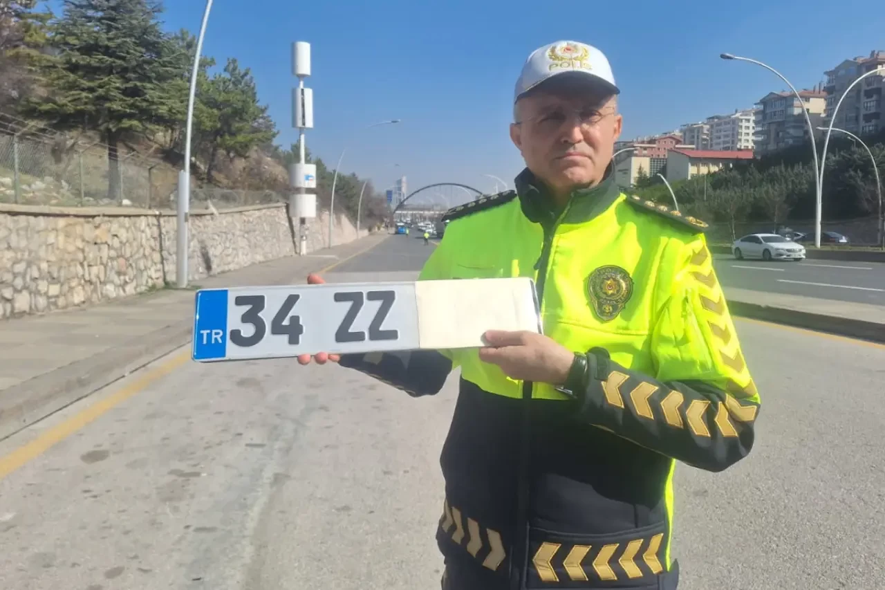Trafikte Standart Dışı Plaka Devri Kapanıyor! EGM Trafik Başkanı’ndan Sert Uyarı: Hangi Plakalar "Sahte" Sayılacak? Kime, Ne Kadar Ceza Yazılacak?