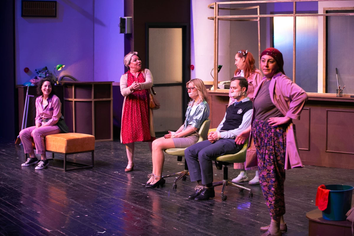 İzmir Şehir Tiyatroları, Dünya Tiyatro Günü’nü Ücretsiz Oyunlarla Kutladı