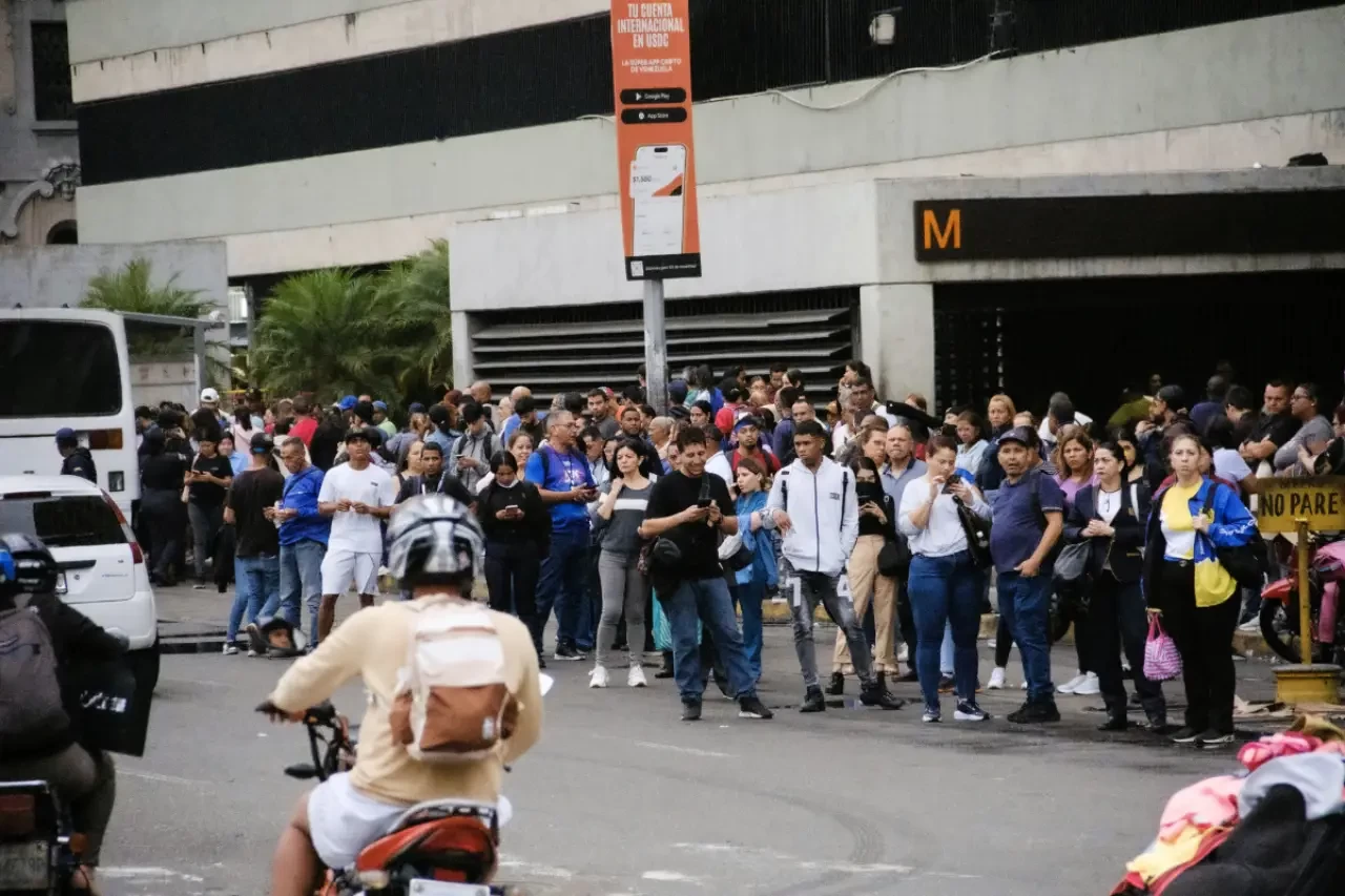 Venezuela’da ulaşım işçileri greve çıktı