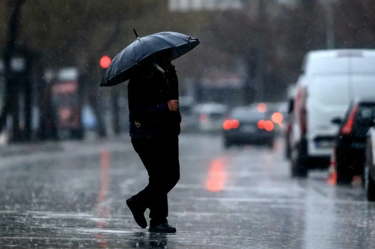 Bahar Yağmurları Şiddetini Artırıyor! Cuma Gününe Dikkat: Meteoroloji Yeni Hava Dalgasını Duyurdu, O İllerde Alarm Verildi