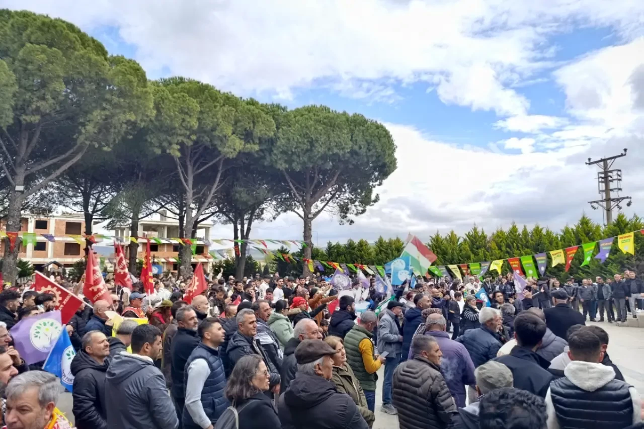 Gömeç’te yüzlerce kişi Newroz’da buluştu