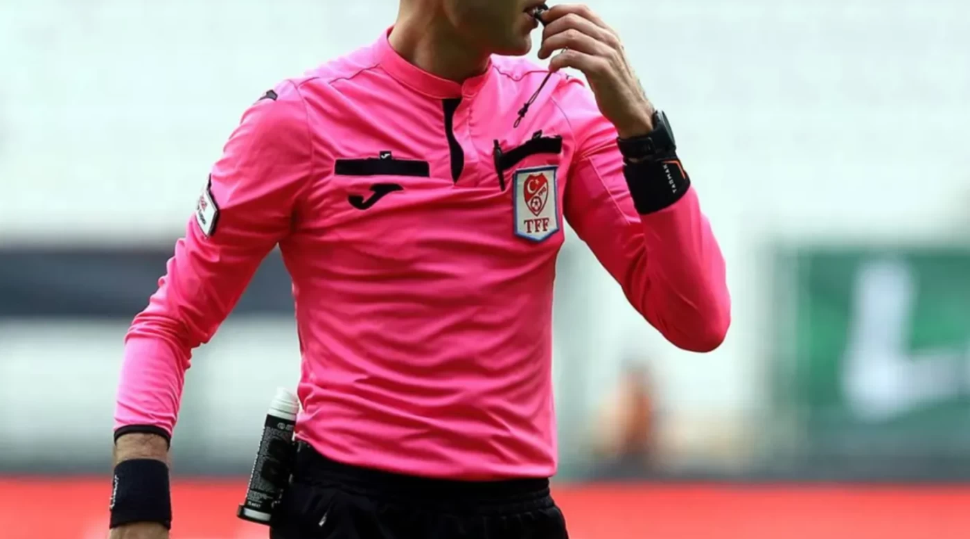 Süper Lig'de nefesler tutuldu: Dev derbilerin hakemleri belli oldu