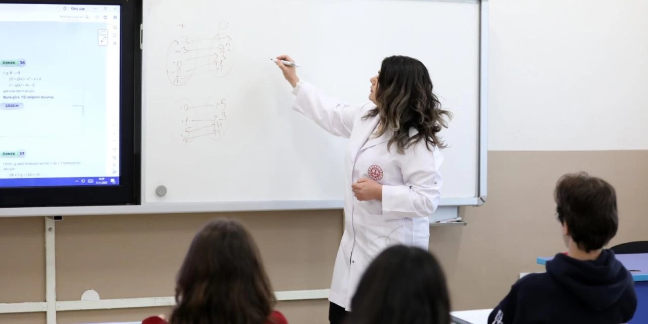 Binlerce Öğretmen İçin Yeni Dönem Başlıyor! MEB 2026 Yılı Alan Değişikliği Atama Sonuçlarını İlan Etti: Atamalar Nasıl Sorgulanır? Göreve Başlama Süreci Nasıl İşleyecek?