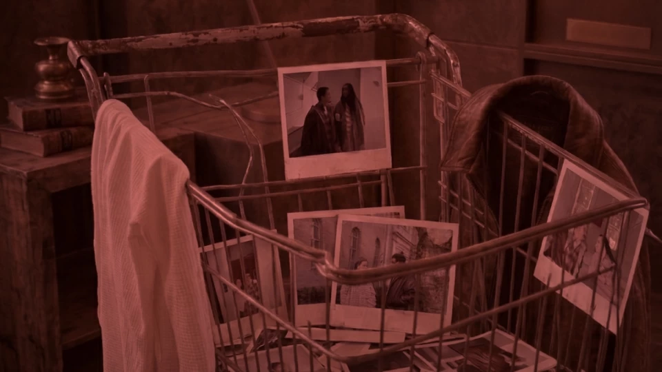 Tiyatroda Hafıza Yolculuğu: "Geçmiş Diye Bir Şey Yok" Sahnelenmeye Başladı