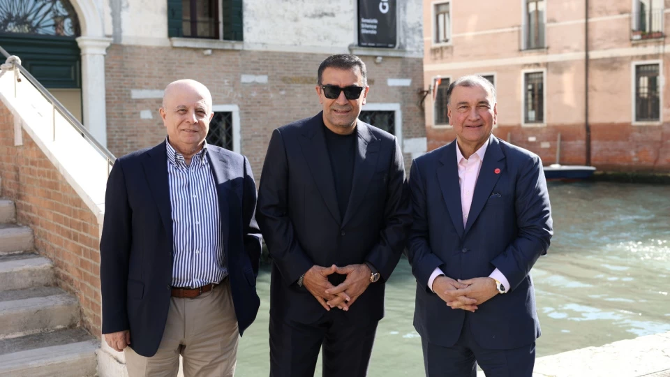 Ahmet Güneştekin’in "Sessizlik" Sergisi Venedik’te Açıldı