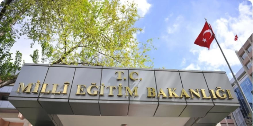 Eğitimde sosyal etkileşim dönemi başlıyor! MEB, öğrencilerin okul aidiyetini artırmak ve kültürel değerleri pekiştirmek amacıyla hazırlanan yeni etkinlik takvimini yayımladı. Hazırlıklar tamam, tüm okullarda eş zamanlı start veriliyor.