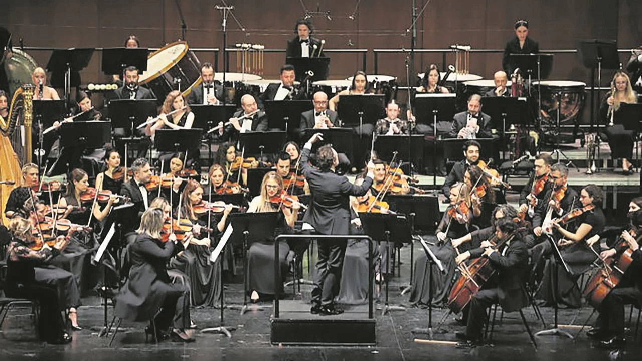 Nisan Ayında Hüzün ve Sanat: İDSO, Şef Ender Sakpınar’ın Acısını Notalarla Paylaştı