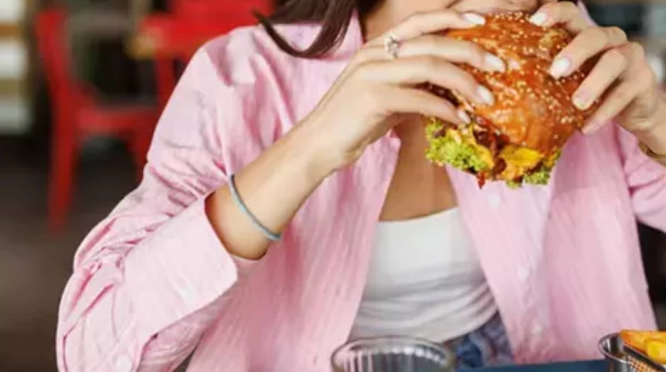 “Kardiyologlardan Kritik Uyarı: Hazır Gıdalar Kalp ve Damar Hastalıklarına Davetiye Çıkarıyor”