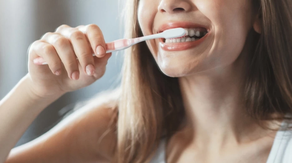 Gülüşünüzü Parlatırken Sağlığınızdan Olmayın: Beyazlatıcıların Gizli Tehlikesi!(kardeş haber)