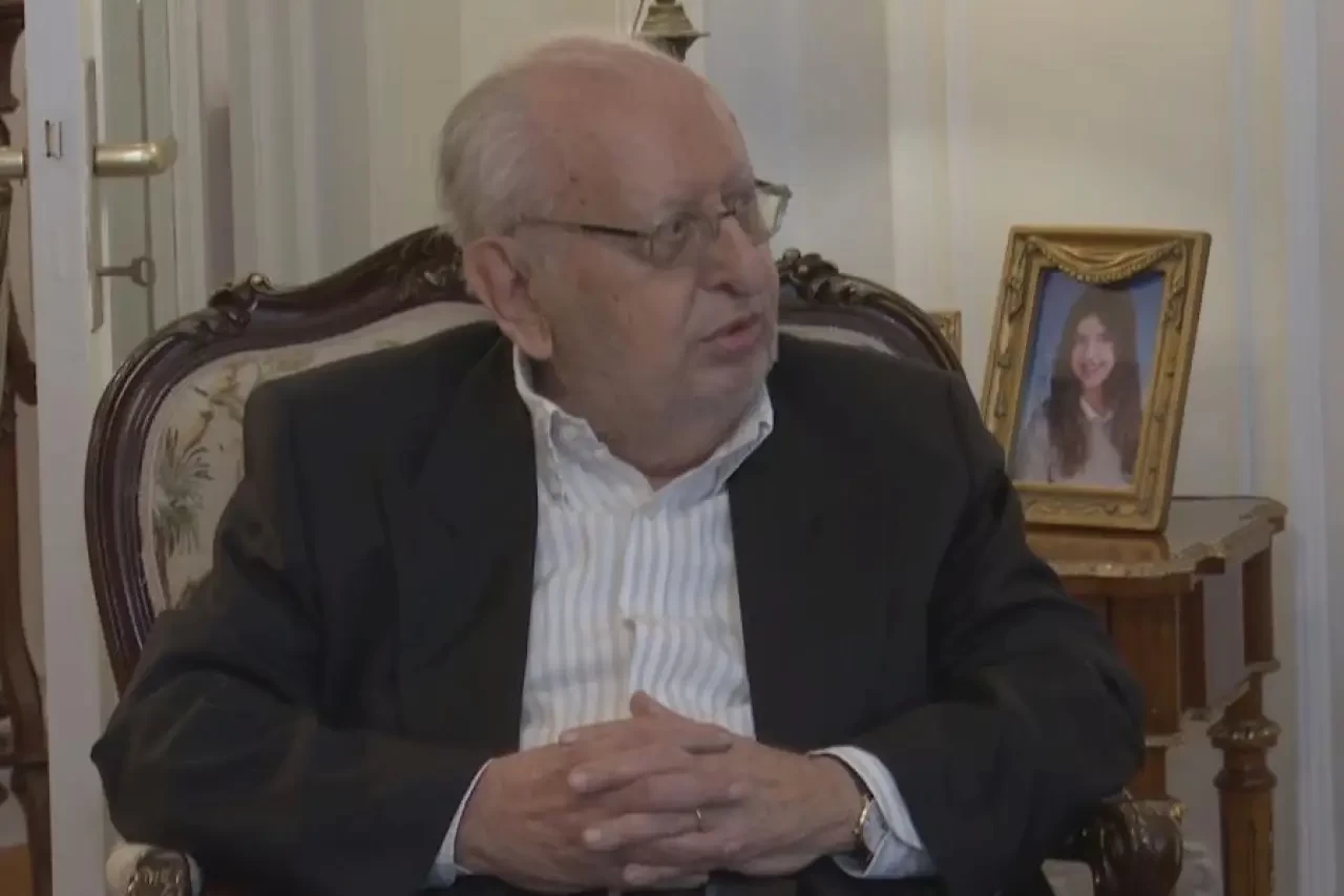 Türk siyasetinin önemli isimlerinden Hüsamettin Cindoruk yaşamını yitirdi