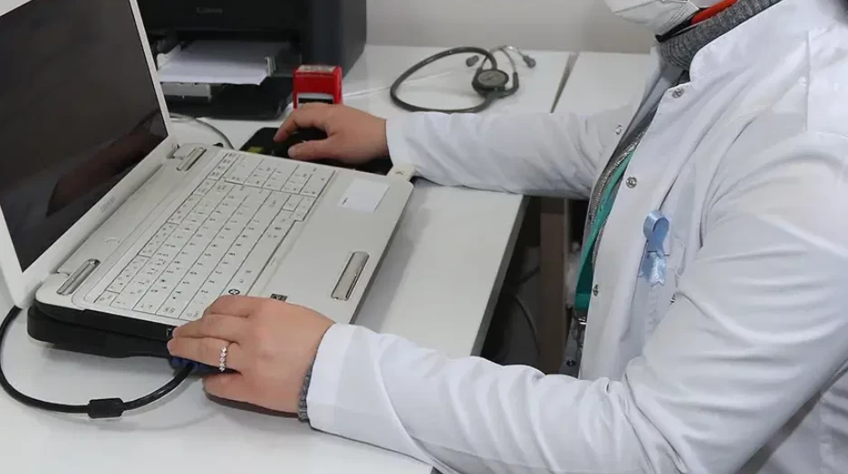 “Hekimlerden ‘Veri Girişi’ İsyanı: Aile Hekimliği Evrak Memurluğuna Dönüşüyor!”