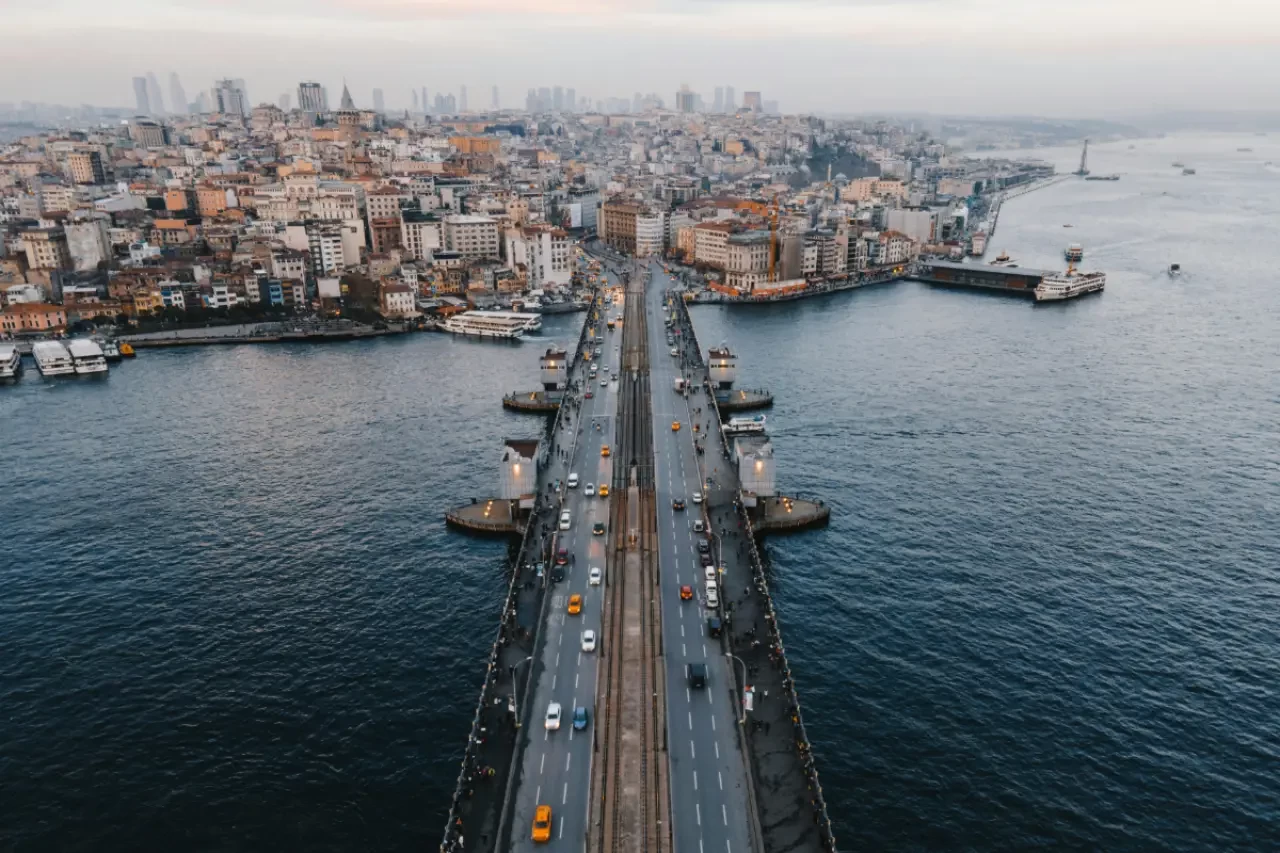 İstanbul Nefes Alamıyor! En Kirli Hava Hangi İlçede? Hava Kalitesi Raporu Açıklandı: Sultangazi İlk Sırada, Şehrin Akciğerleri Alarm Veriyor