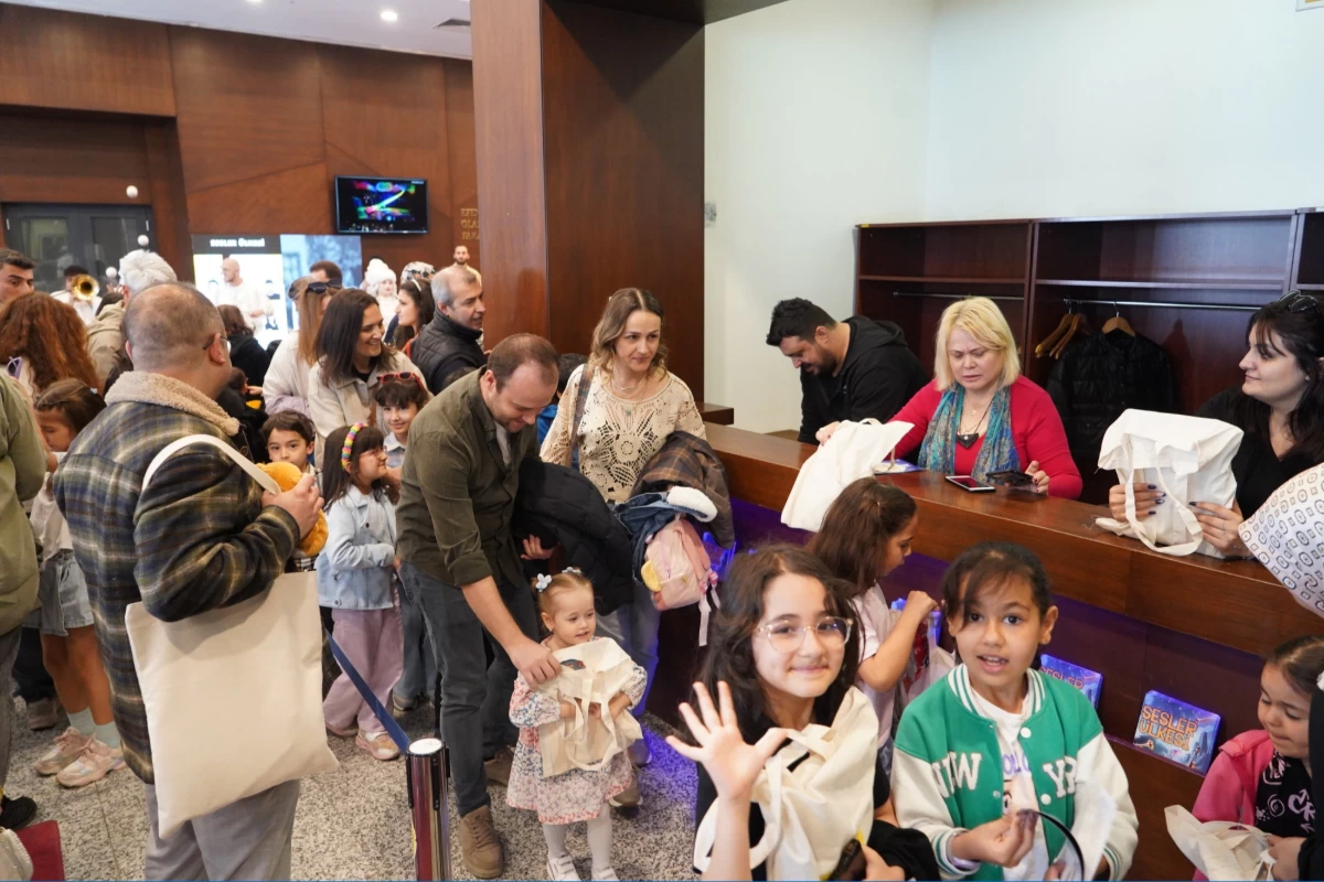 Şehrin Sahnesi Çocukların! İstanbul Büyükşehir Belediyesi Şehir Tiyatroları’ndan Dev Organizasyon: 40. Çocuk Şenliği Renkli Görüntülerle Kapılarını Açıyor