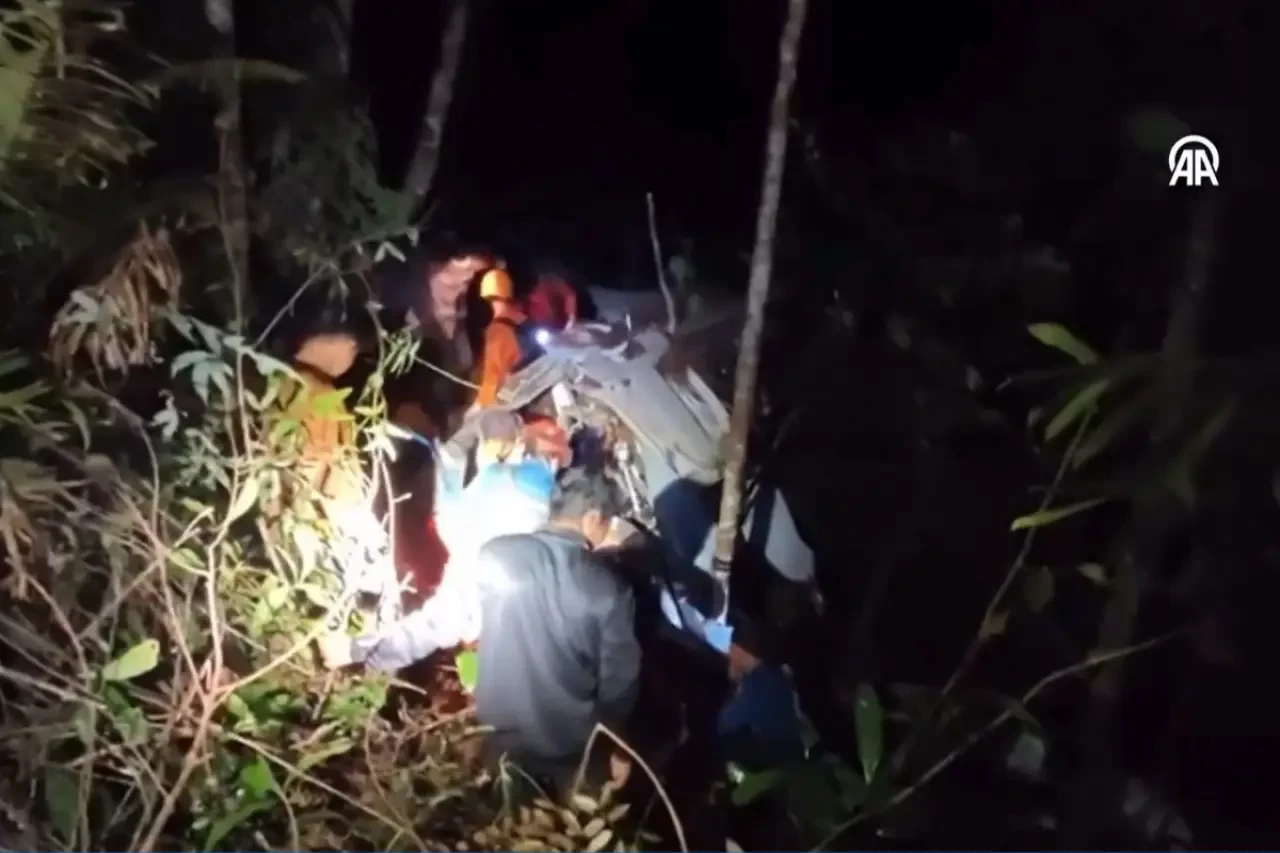 Endonezya’da helikopter kazası: Sekiz kişi yaşamını yitirdi